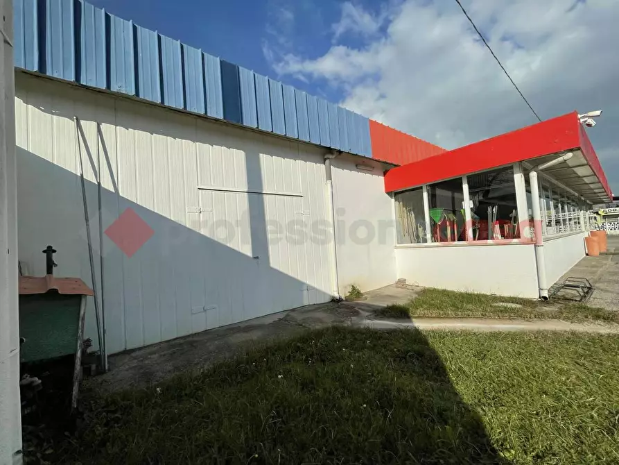 Immagine 33 di Negozio in vendita  in Via PONTINA, 105 a Terracina