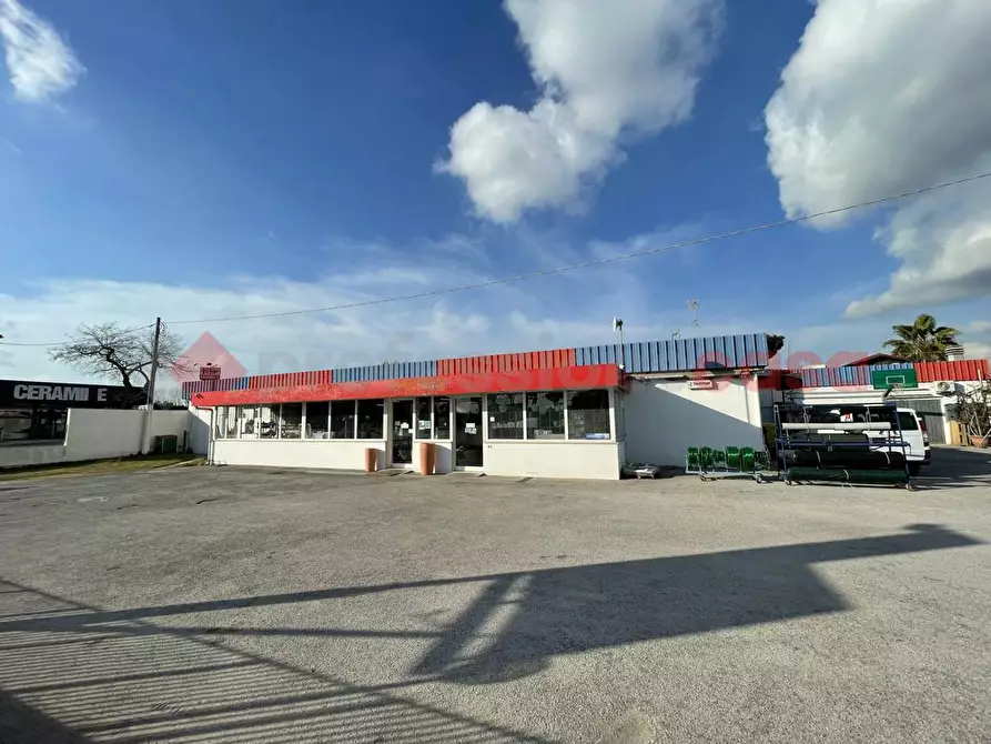 Immagine 38 di Negozio in vendita  in Via PONTINA, 105 a Terracina