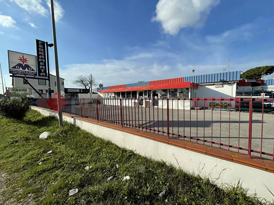 Immagine 29 di Negozio in vendita  in Via PONTINA, 105 a Terracina