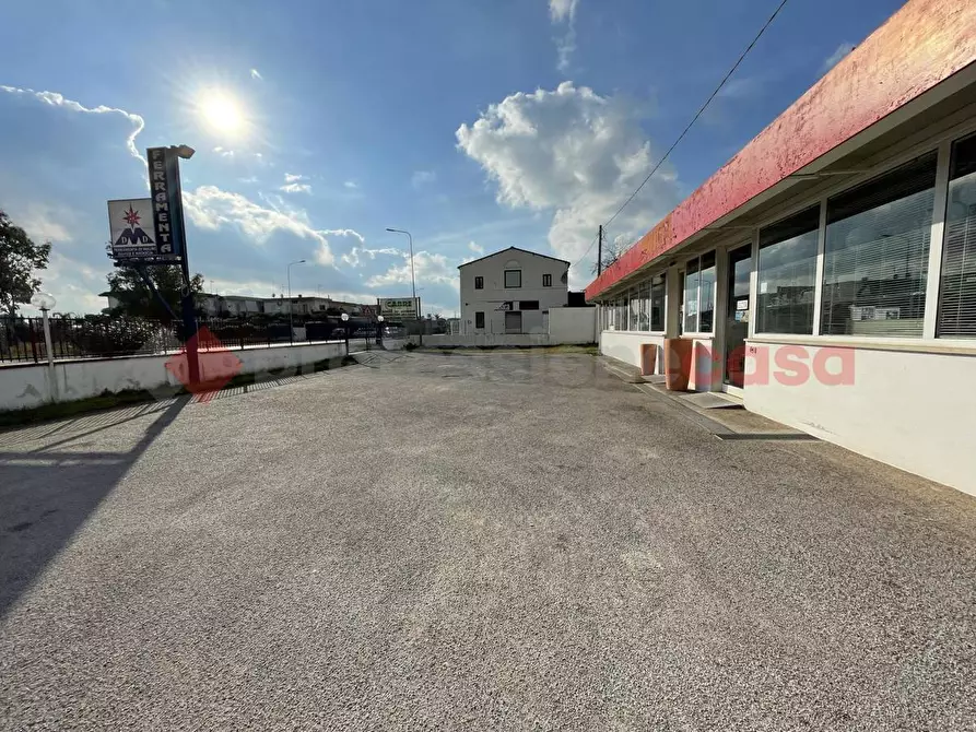 Immagine 28 di Negozio in vendita  in Via PONTINA, 105 a Terracina