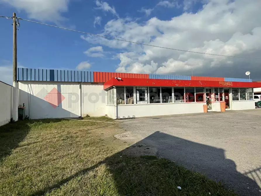 Immagine 37 di Negozio in vendita  in Via PONTINA, 105 a Terracina