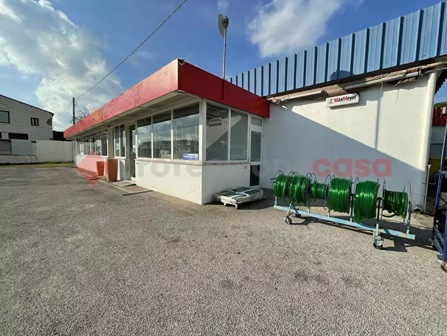 Immagine 36 di Negozio in vendita  in Via PONTINA, 105 a Terracina