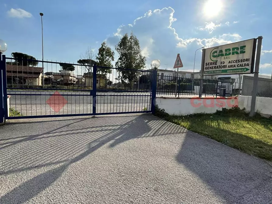 Immagine 13 di Negozio in vendita  in Via PONTINA, 105 a Terracina