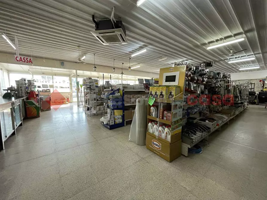 Immagine 27 di Negozio in vendita  in Via PONTINA, 105 a Terracina