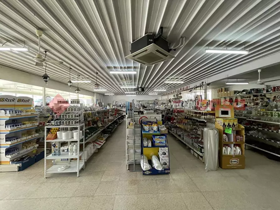 Immagine 26 di Negozio in vendita  in Via PONTINA, 105 a Terracina