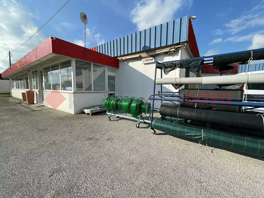 Immagine 21 di Negozio in vendita  in Via PONTINA, 105 a Terracina