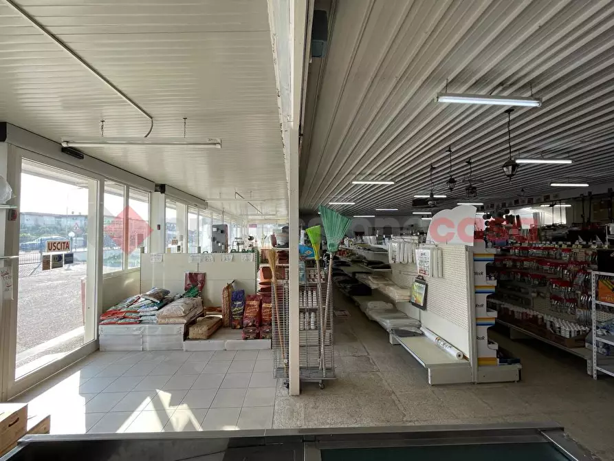 Immagine 22 di Negozio in vendita  in Via PONTINA, 105 a Terracina