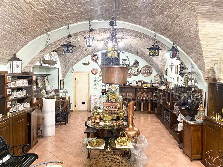 Immagine 1 di Negozio in vendita  in Via FONTEBELLA, 48 a Assisi