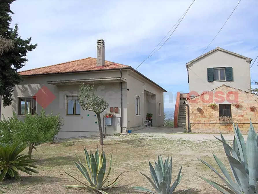 Immagine 1 di Casa indipendente in vendita  in Via Castelvecchio a Atri