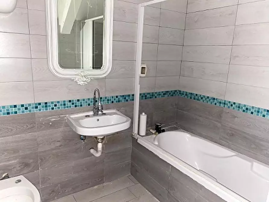 Immagine 12 di Appartamento in vendita  in Via generale d'ambrosio a Napoli