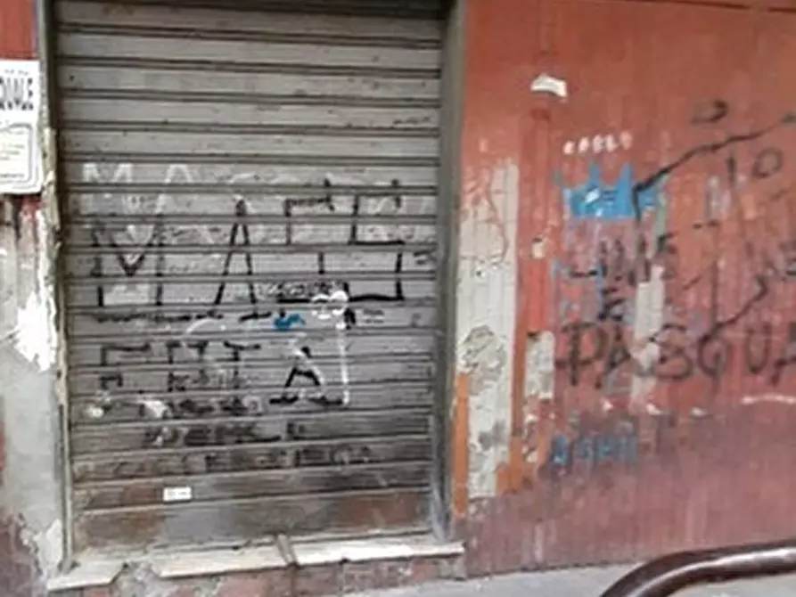 Immagine 1 di Negozio in vendita  in Via sardegna a Napoli