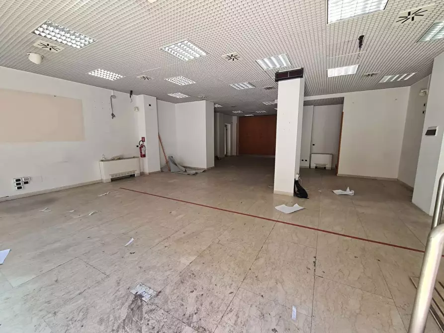 Immagine 19 di Negozio in vendita  in Via Roma, 9 a Caltagirone