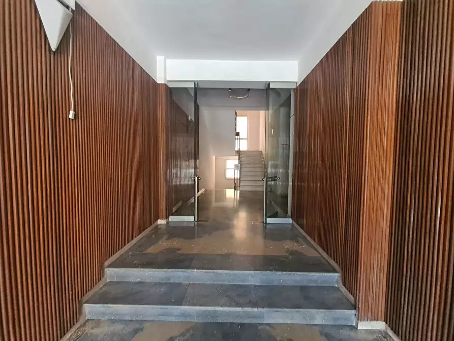 Immagine 5 di Negozio in vendita  in Via Roma, 9 a Caltagirone