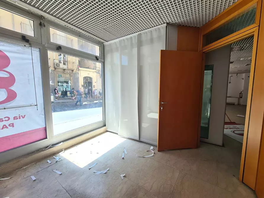 Immagine 8 di Negozio in vendita  in Via Roma, 9 a Caltagirone