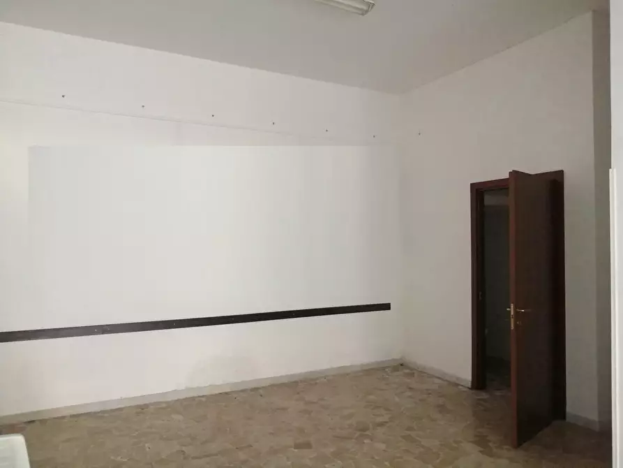 Immagine 4 di Negozio in vendita  in Via Fanfara, 5 a Sezze