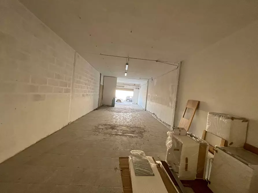Immagine 6 di Magazzino in vendita  in Via Costituente, 1 a Carbonia