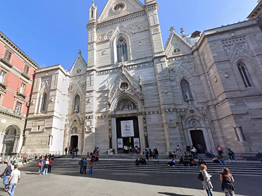 Immagine 1 di Albergo/B&B/Residence in vendita  in Via duomo a Napoli