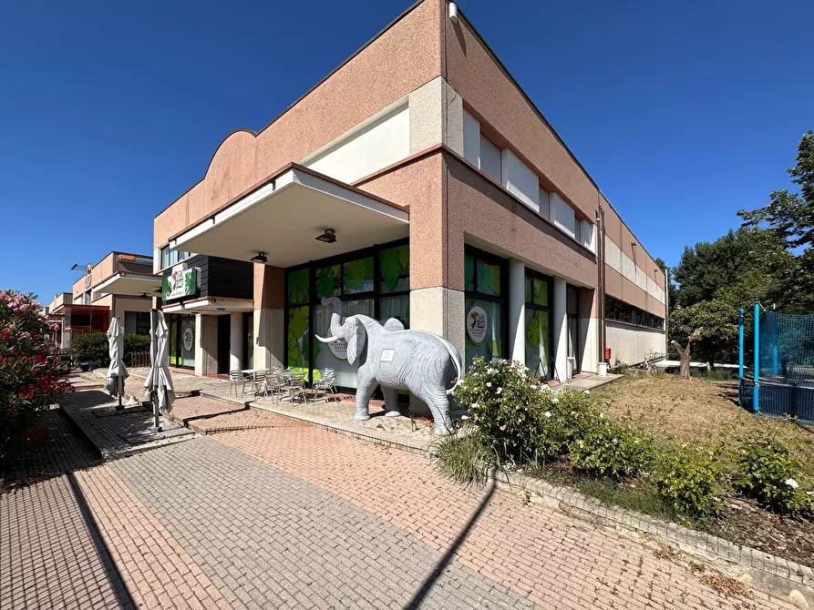 Immagine 3 di Negozio in vendita  in Viale del Commercio a Riccione