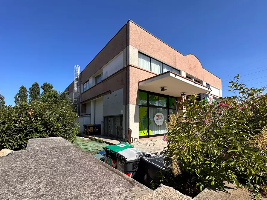 Immagine 4 di Negozio in vendita  in Viale del Commercio a Riccione