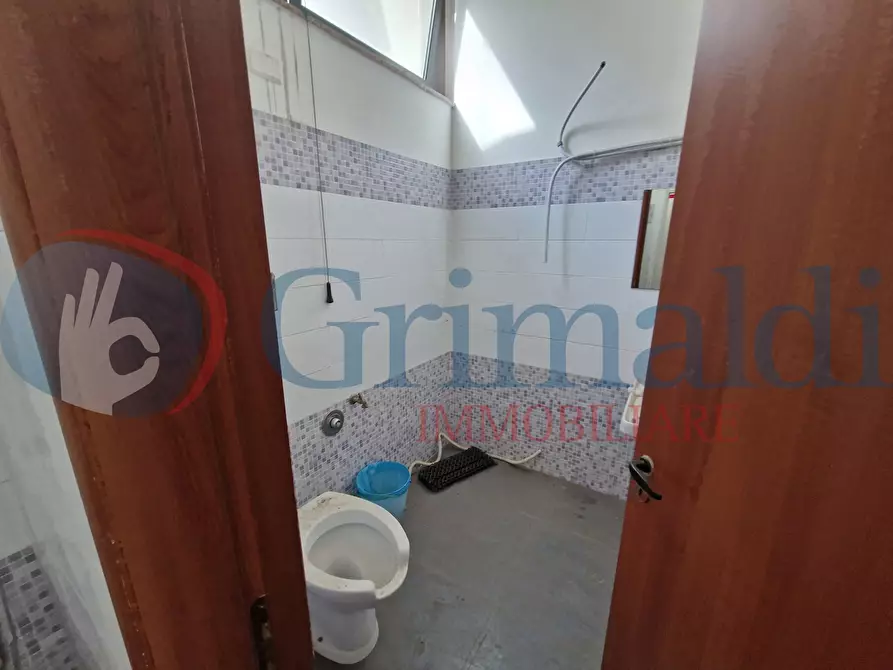 Immagine 13 di Negozio in vendita  in Via Adolfo Celi, 185 a Messina