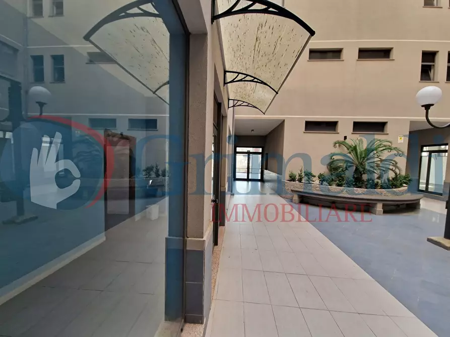 Immagine 6 di Negozio in vendita  in Via Adolfo Celi, 183 a Messina