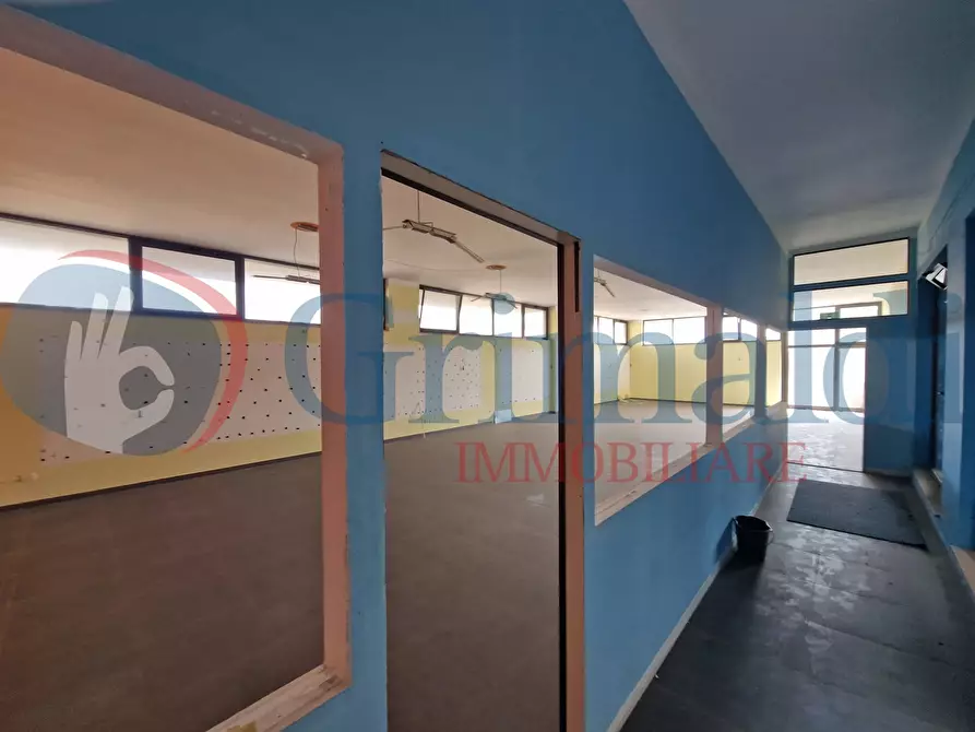 Immagine 10 di Negozio in vendita  in Via Adolfo Celi, 183 a Messina