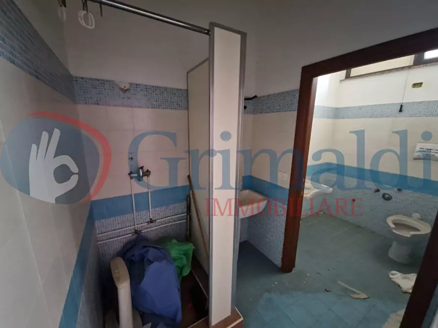 Immagine 14 di Negozio in vendita  in Via Adolfo Celi, 183 a Messina