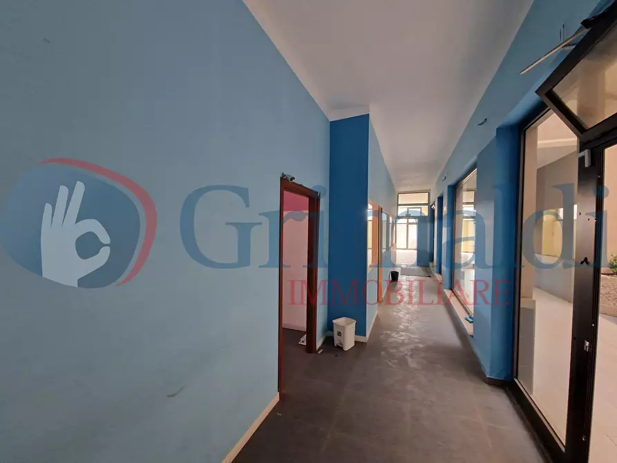 Immagine 15 di Negozio in vendita  in Via Adolfo Celi, 183 a Messina