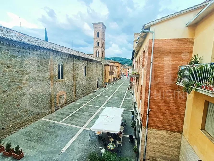 Immagine 3 di Casa bifamiliare in vendita  in Piazza dei consoli, 1 a Deruta