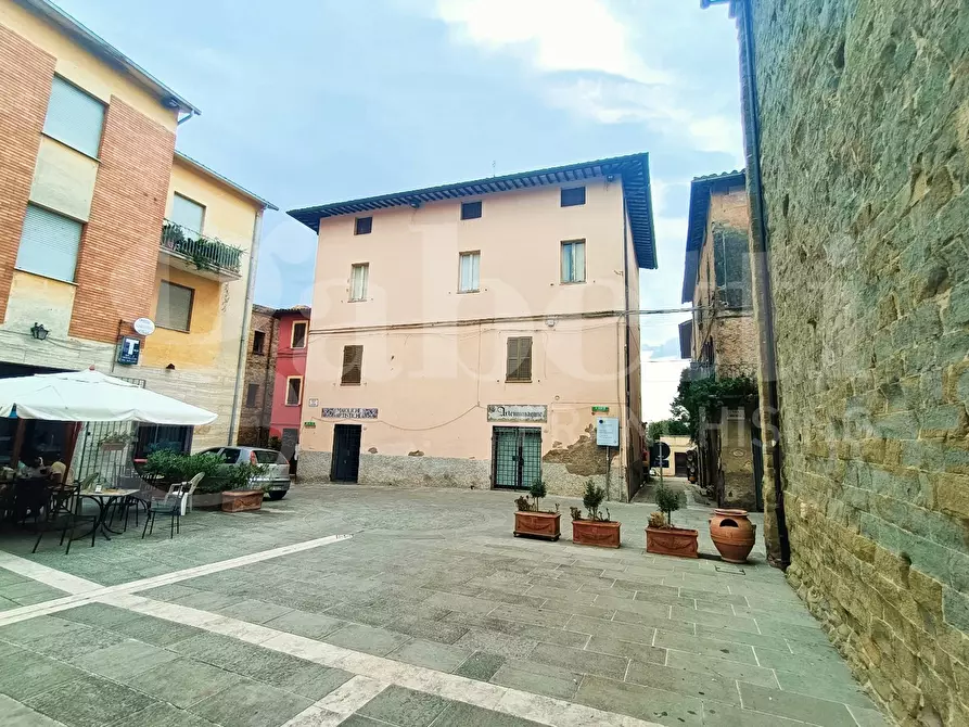 Immagine 2 di Casa bifamiliare in vendita  in Piazza dei consoli, 1 a Deruta