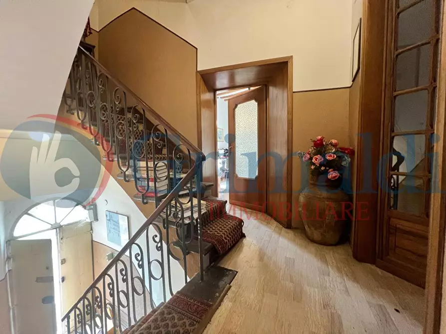 Immagine 1 di Palazzo in vendita  in Piazza FrÃ  Giovanni da Pian di Carpine a Magione