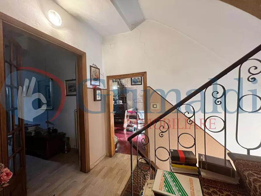 Immagine 2 di Palazzo in vendita  in Piazza FrÃ  Giovanni da Pian di Carpine a Magione