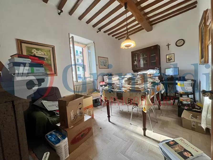 Immagine 5 di Palazzo in vendita  in Piazza FrÃ  Giovanni da Pian di Carpine a Magione