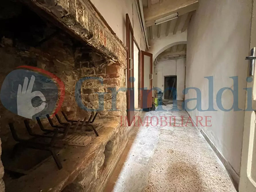 Immagine 32 di Palazzo in vendita  in Piazza FrÃ  Giovanni da Pian di Carpine a Magione