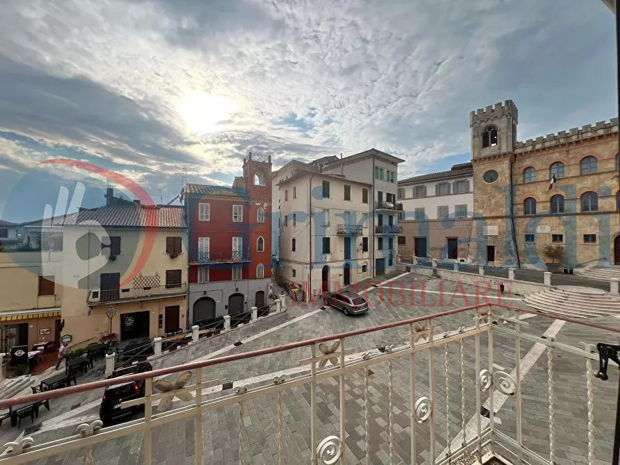 Immagine 28 di Palazzo in vendita  in Piazza FrÃ  Giovanni da Pian di Carpine a Magione