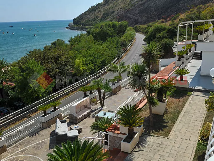 Immagine 25 di Villa in vendita  in Via TORRE GREGORIANA, 5 a Terracina