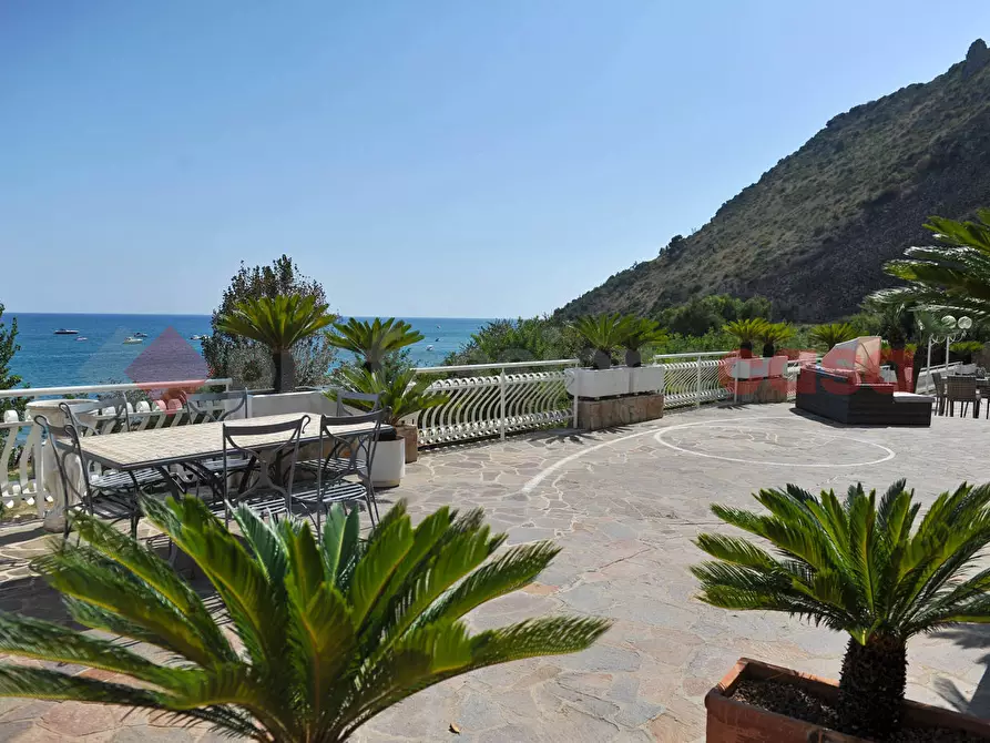 Immagine 1 di Villa in vendita  in Via TORRE GREGORIANA, 5 a Terracina