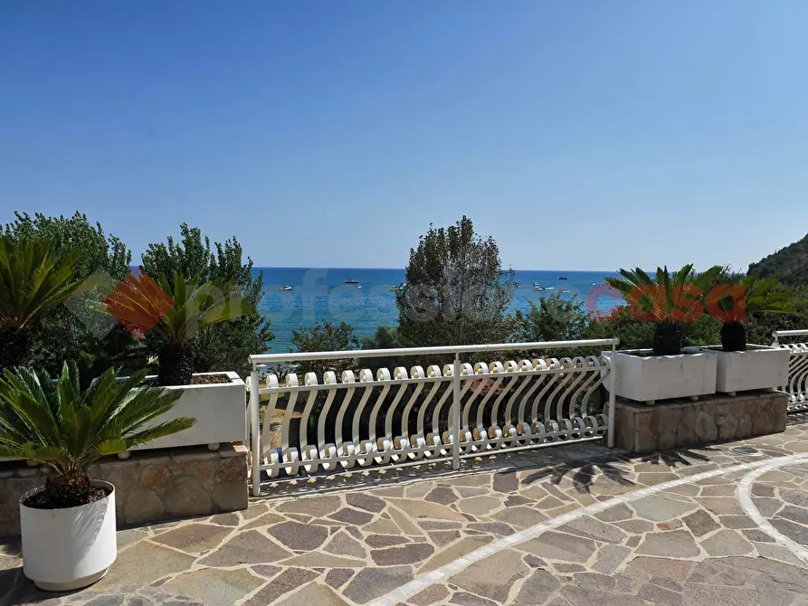 Immagine 10 di Villa in vendita  in Via TORRE GREGORIANA, 5 a Terracina