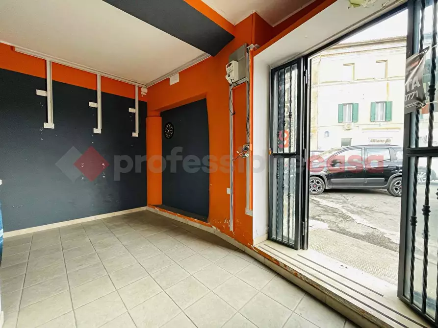 Immagine 11 di Negozio in vendita  in Piazza QUATTRO LAMPIONI, 10 a Terracina
