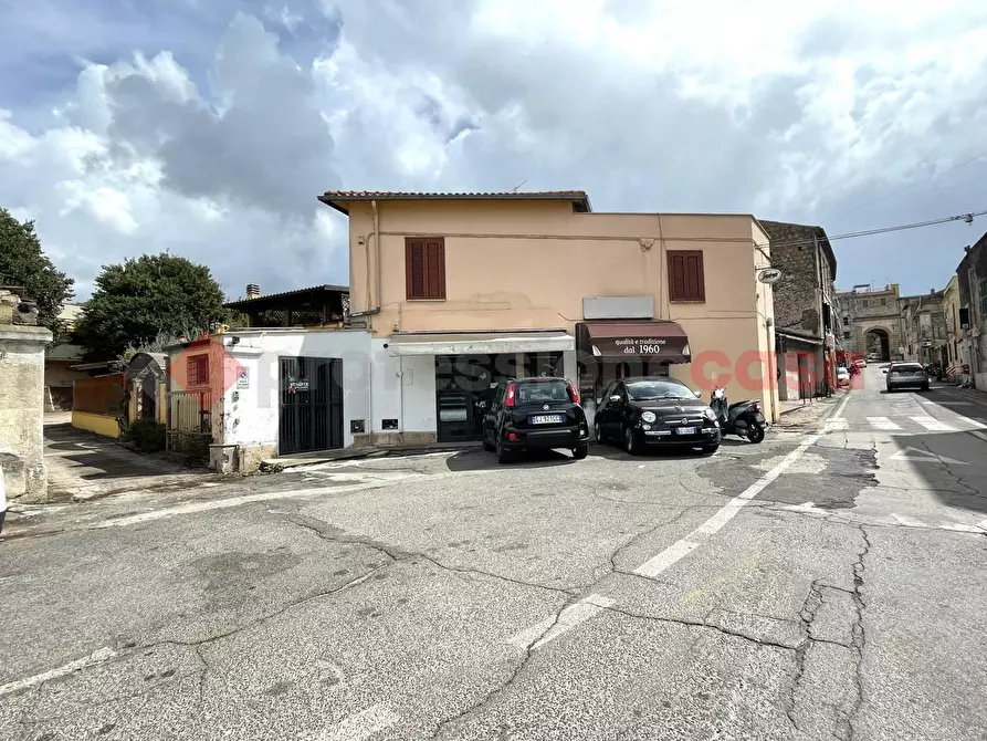 Immagine 1 di Negozio in vendita  in Piazza QUATTRO LAMPIONI, 10 a Terracina