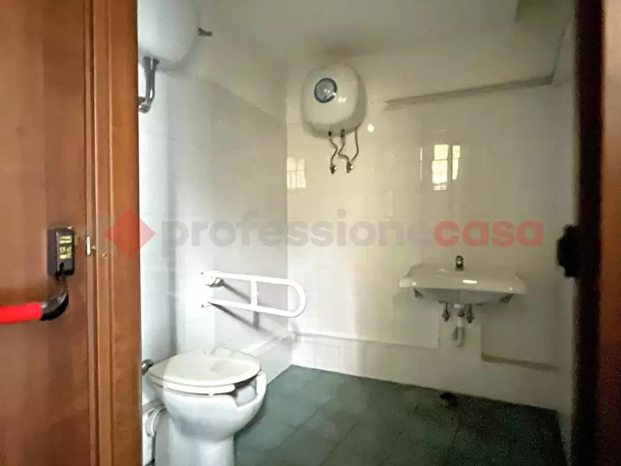 Immagine 10 di Negozio in vendita  in Piazza QUATTRO LAMPIONI, 10 a Terracina