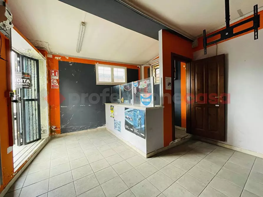 Immagine 3 di Negozio in vendita  in Piazza QUATTRO LAMPIONI, 10 a Terracina