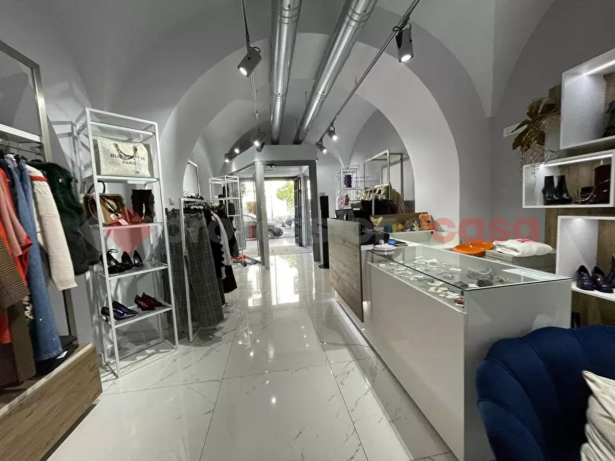 Immagine 8 di Negozio in vendita  in Via ROMA, 52 a Terracina