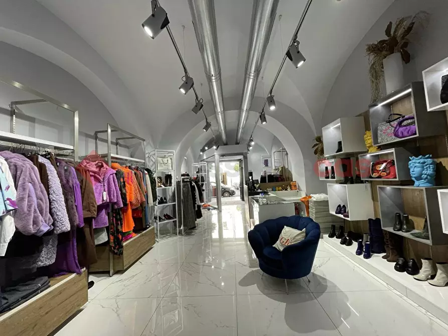 Immagine 4 di Negozio in vendita  in Via ROMA, 52 a Terracina