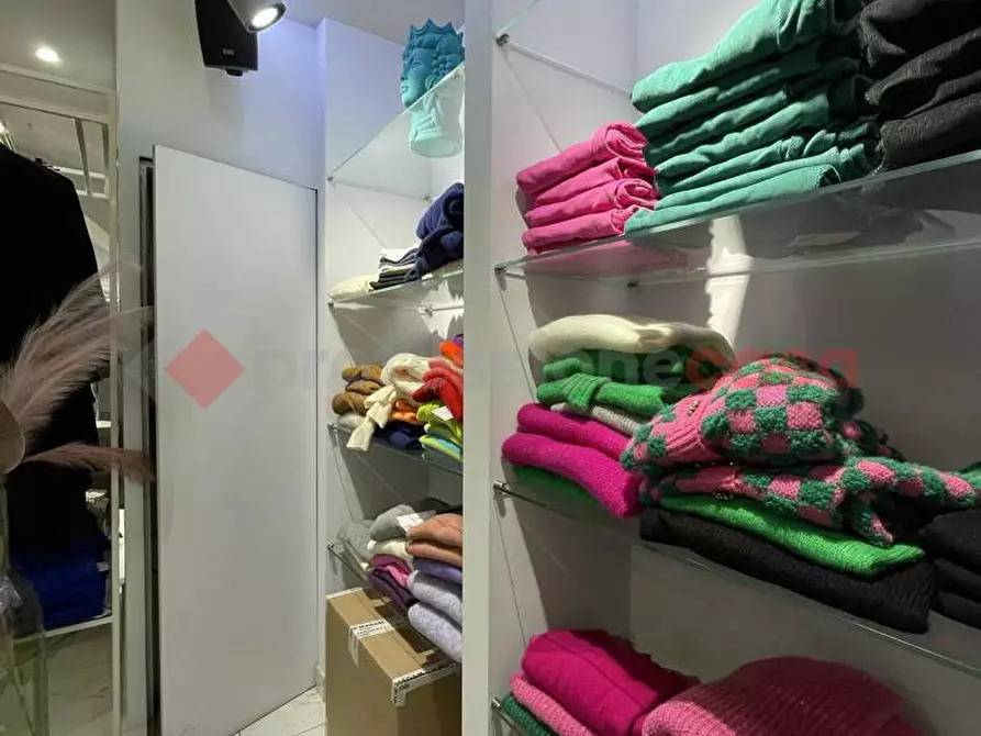 Immagine 6 di Negozio in vendita  in Via ROMA, 52 a Terracina