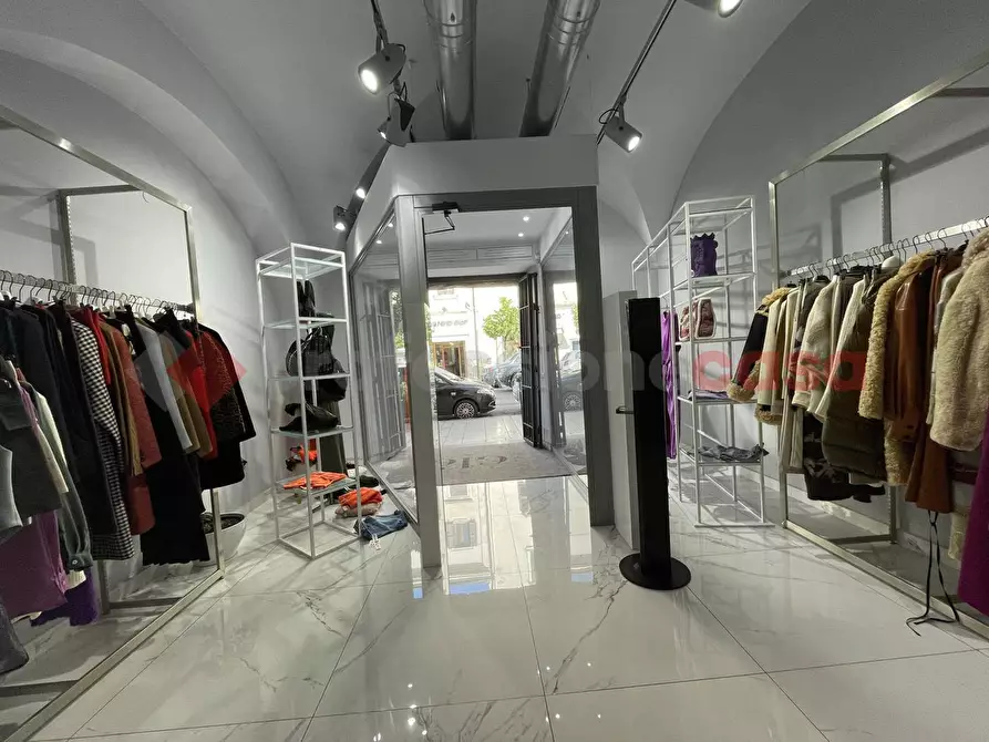 Immagine 9 di Negozio in vendita  in Via ROMA, 52 a Terracina