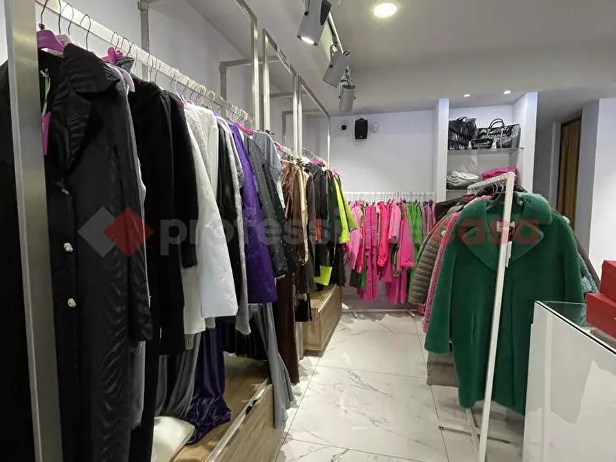 Immagine 10 di Negozio in vendita  in Via ROMA, 52 a Terracina