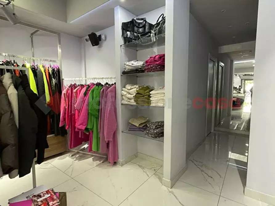 Immagine 14 di Negozio in vendita  in Via ROMA, 52 a Terracina
