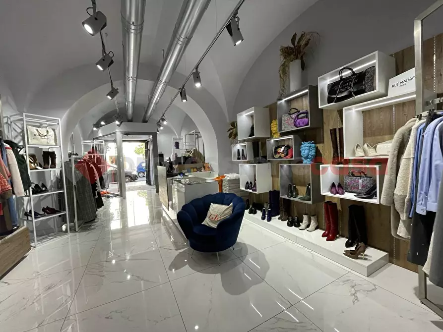 Immagine 5 di Negozio in vendita  in Via ROMA, 52 a Terracina