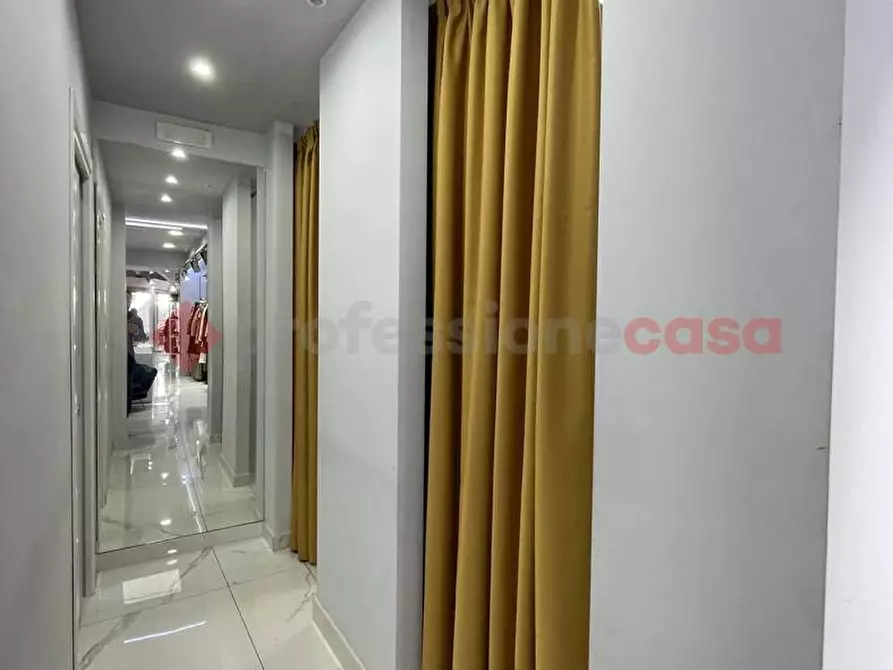 Immagine 19 di Negozio in vendita  in Via ROMA, 52 a Terracina
